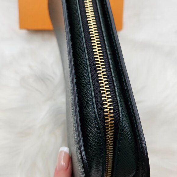 Louis Vuitton Green Taiga Leather Clutch - Picture 10 of 17